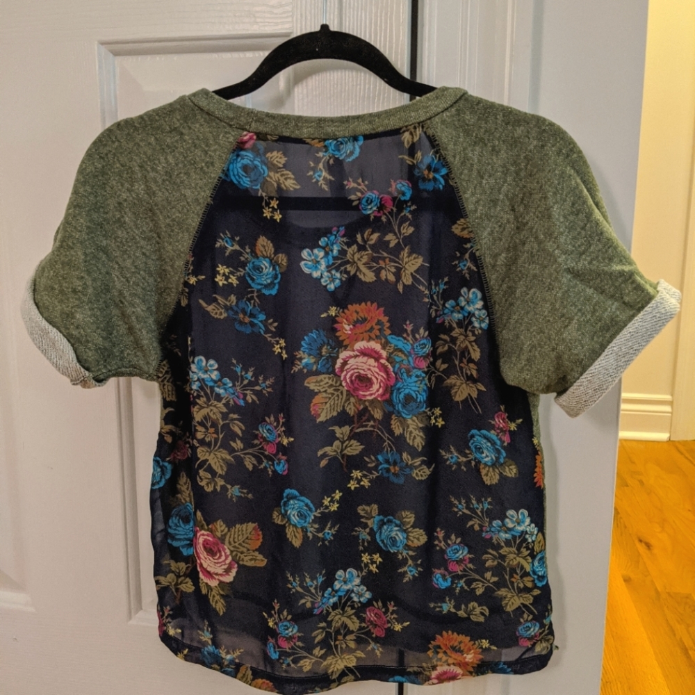 Small Short Sleeve Green/Floral Top